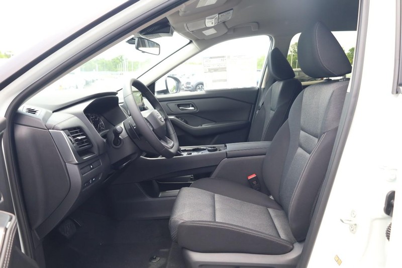 Nissan Rogue Vehicle Image 19