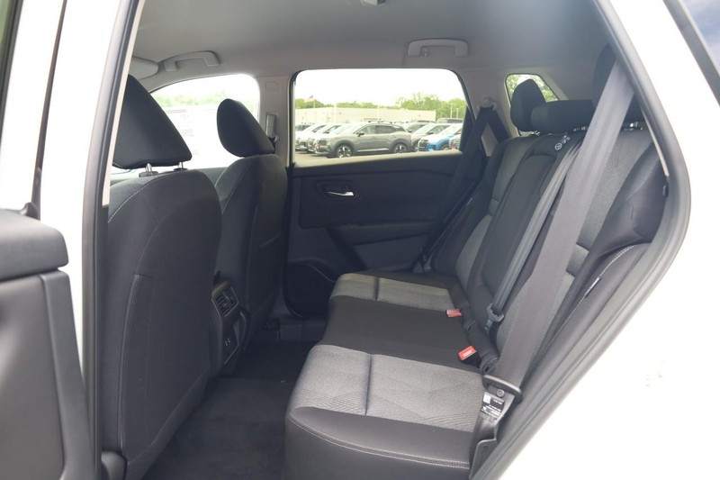 Nissan Rogue Vehicle Image 20
