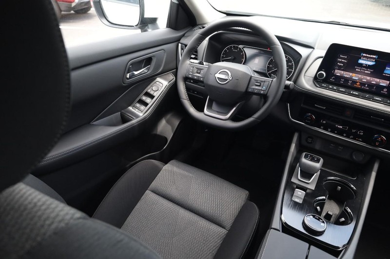 Nissan Rogue Vehicle Image 23