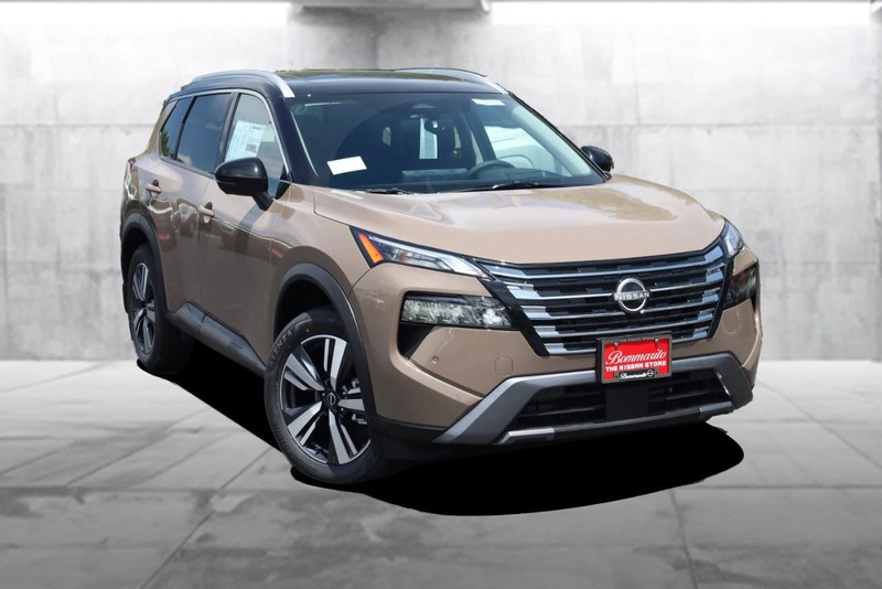 Nissan Rogue Vehicle Image 02