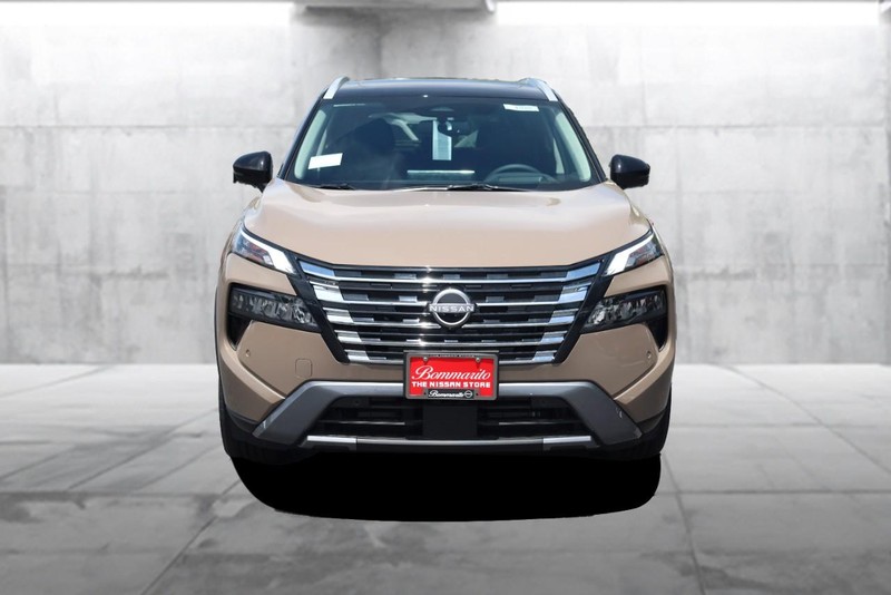 Nissan Rogue Vehicle Image 04