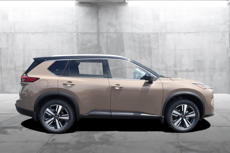 Nissan Rogue Vehicle Image 05