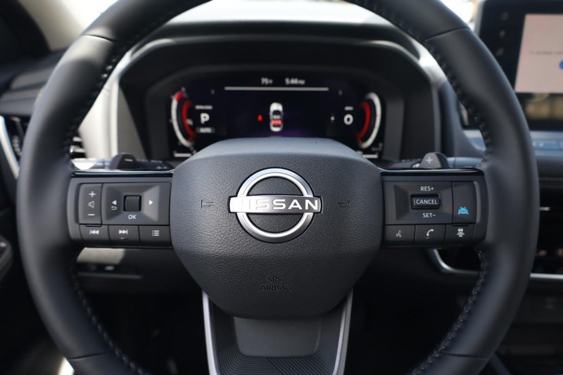 Nissan Rogue Vehicle Image 09