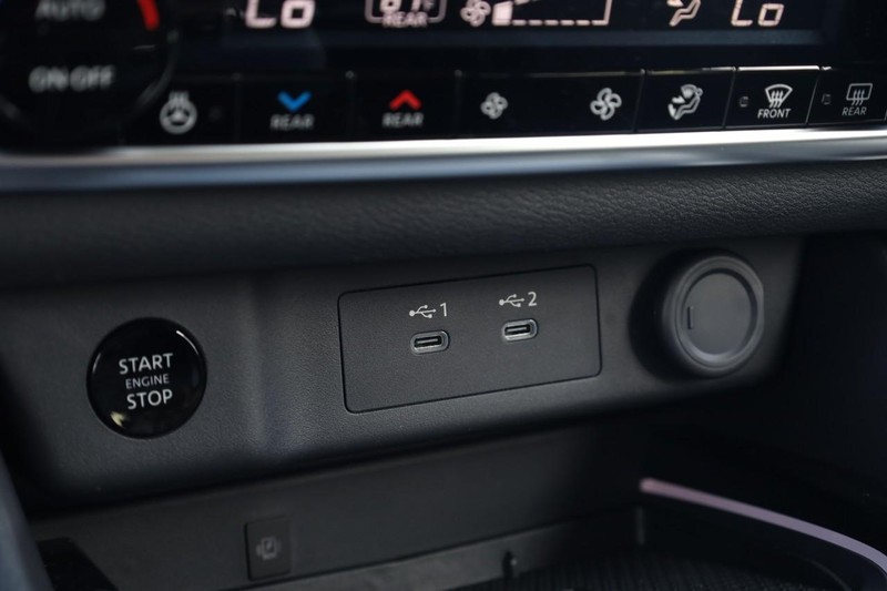 Nissan Rogue Vehicle Image 15
