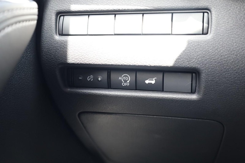 Nissan Rogue Vehicle Image 17