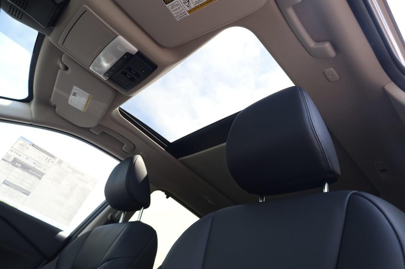 Nissan Rogue Vehicle Image 20
