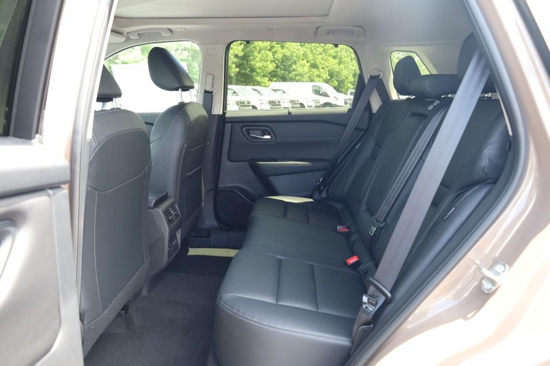 Nissan Rogue Vehicle Image 22
