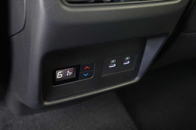 Nissan Rogue Vehicle Image 23