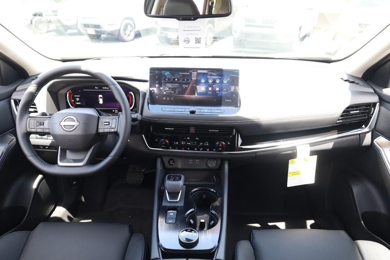 Nissan Rogue Vehicle Image 24