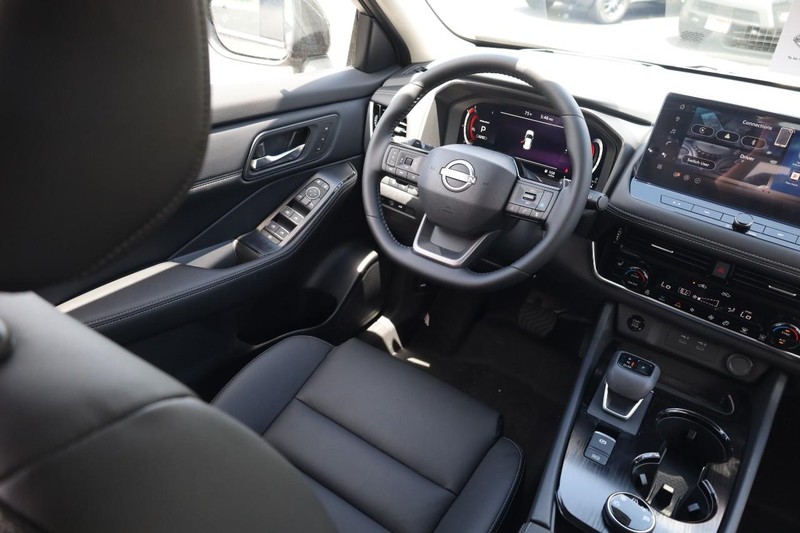 Nissan Rogue Vehicle Image 25