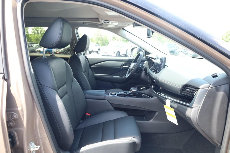 Nissan Rogue Vehicle Image 26