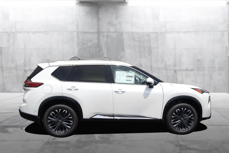 Nissan Rogue Vehicle Image 05
