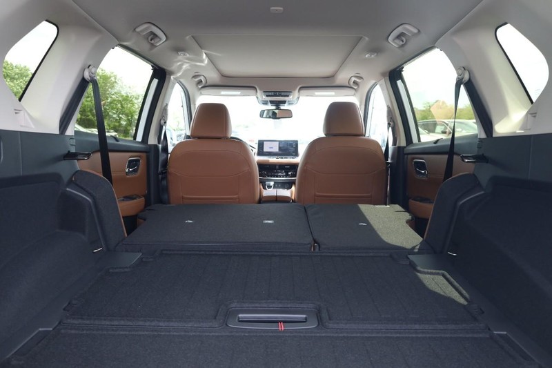 Nissan Rogue Vehicle Image 08