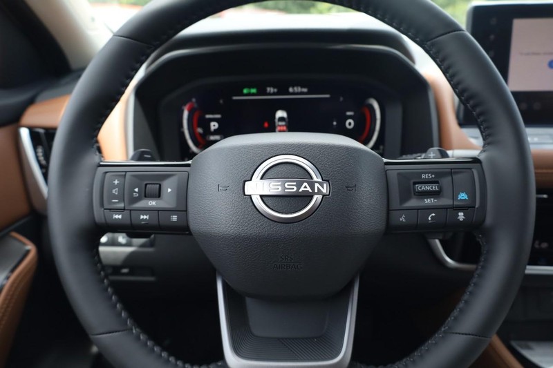 Nissan Rogue Vehicle Image 09