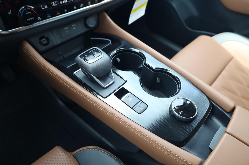 Nissan Rogue Vehicle Image 16