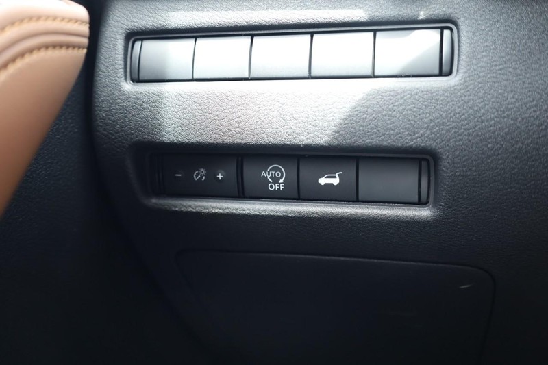 Nissan Rogue Vehicle Image 17
