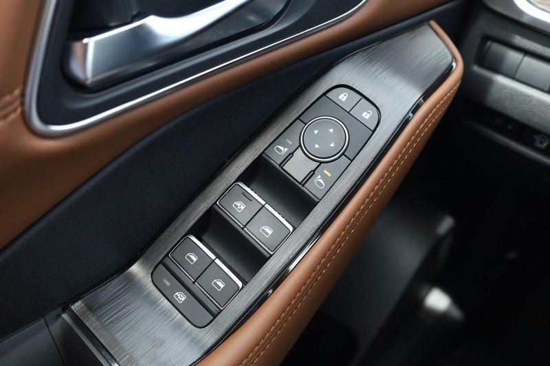Nissan Rogue Vehicle Image 18