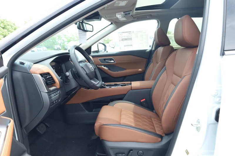 Nissan Rogue Vehicle Image 20