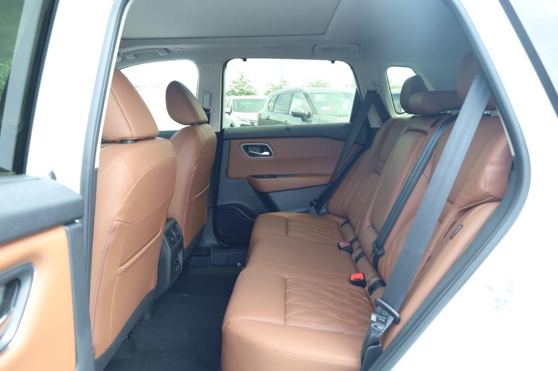 Nissan Rogue Vehicle Image 22