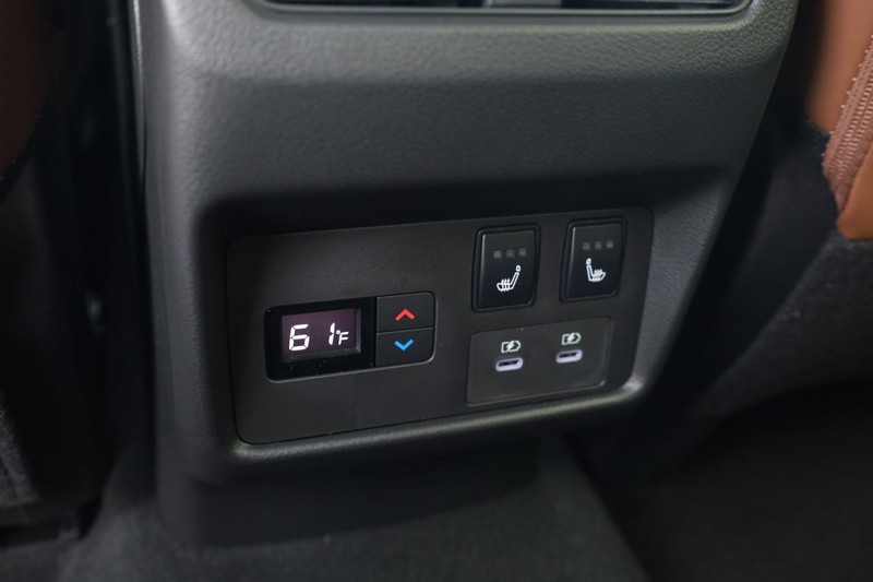 Nissan Rogue Vehicle Image 23