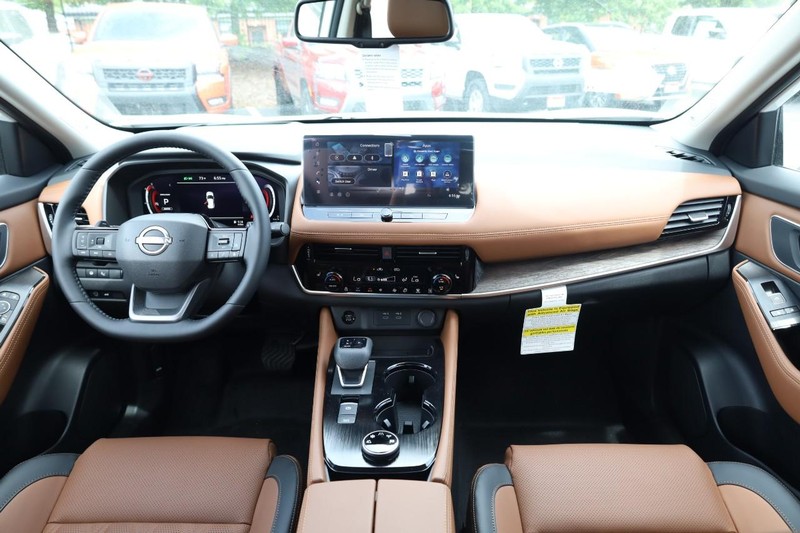 Nissan Rogue Vehicle Image 24