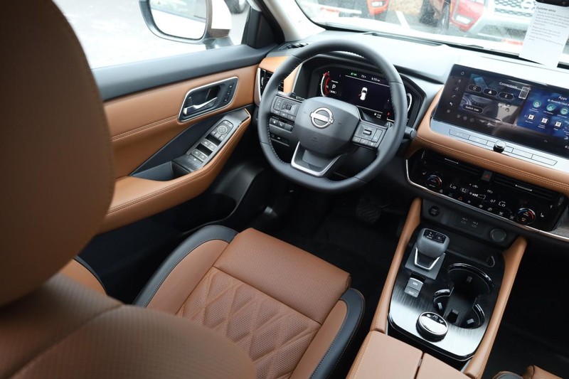 Nissan Rogue Vehicle Image 25