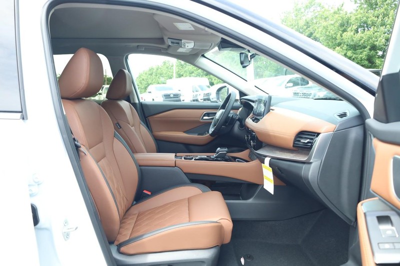 Nissan Rogue Vehicle Image 26
