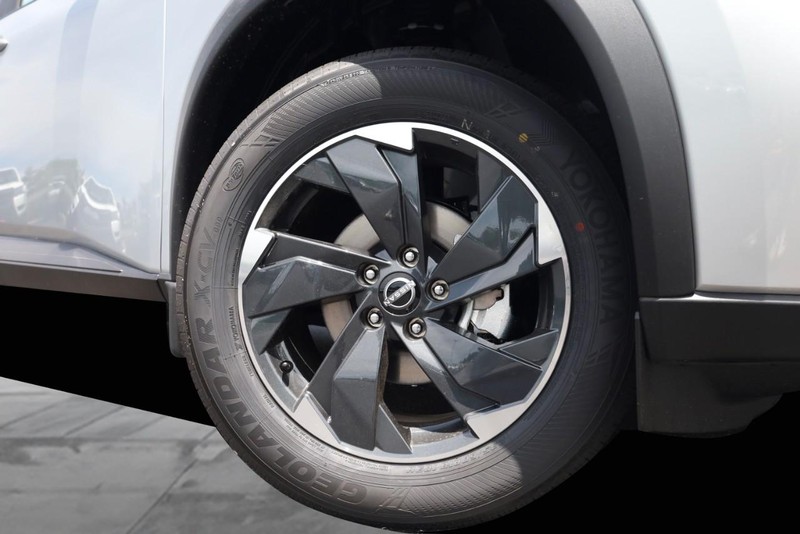 Nissan Rogue Vehicle Image 03