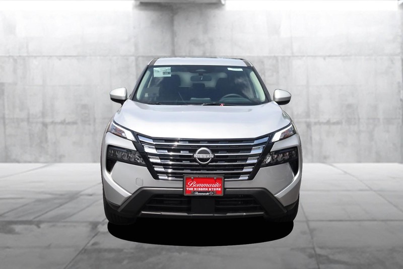 Nissan Rogue Vehicle Image 04