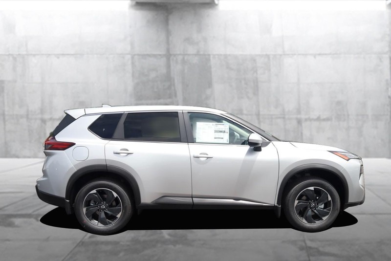 Nissan Rogue Vehicle Image 05