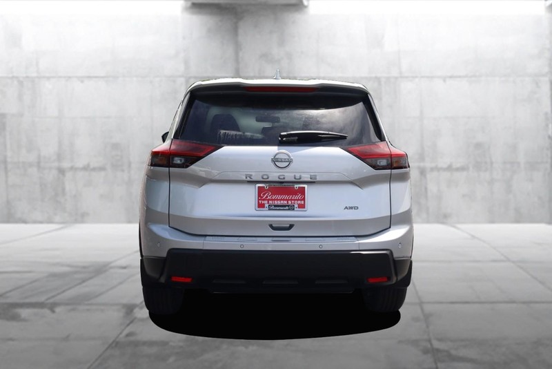 Nissan Rogue Vehicle Image 06