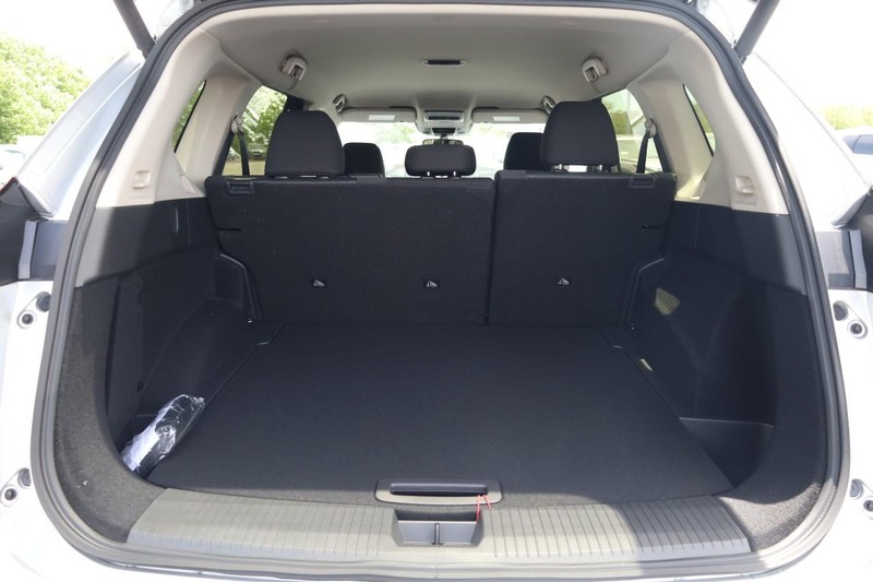 Nissan Rogue Vehicle Image 07