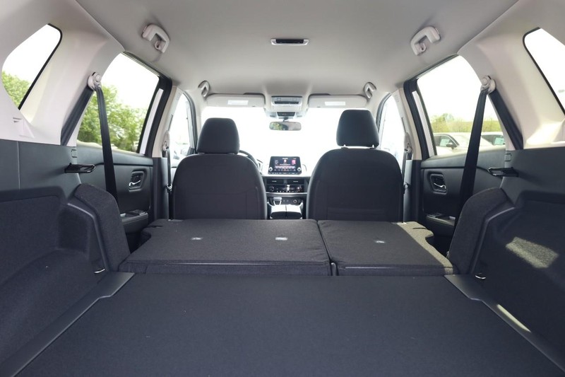 Nissan Rogue Vehicle Image 08