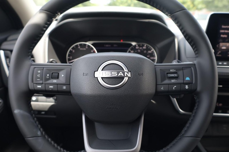 Nissan Rogue Vehicle Image 09