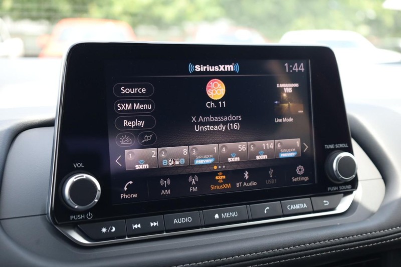 Nissan Rogue Vehicle Image 11