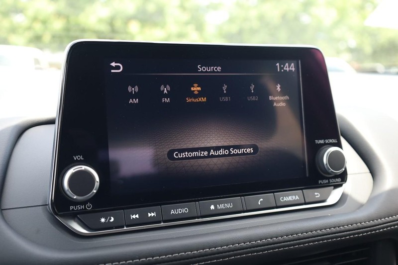 Nissan Rogue Vehicle Image 12