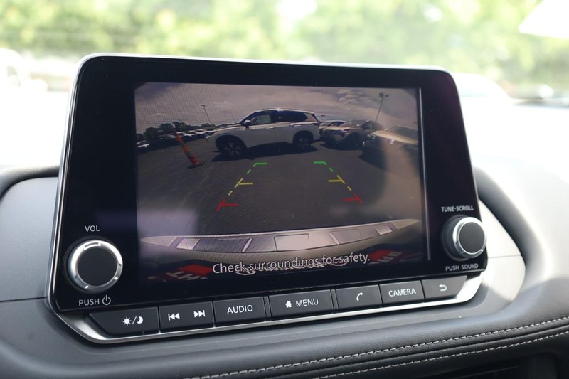 Nissan Rogue Vehicle Image 13