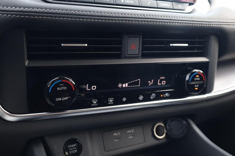 Nissan Rogue Vehicle Image 14