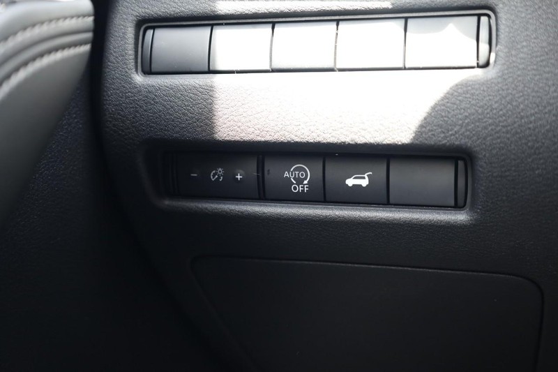 Nissan Rogue Vehicle Image 17