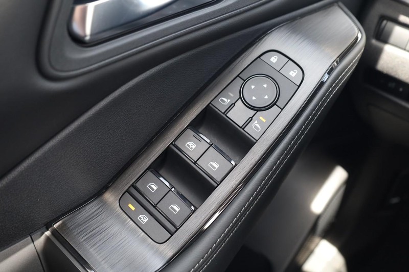 Nissan Rogue Vehicle Image 18