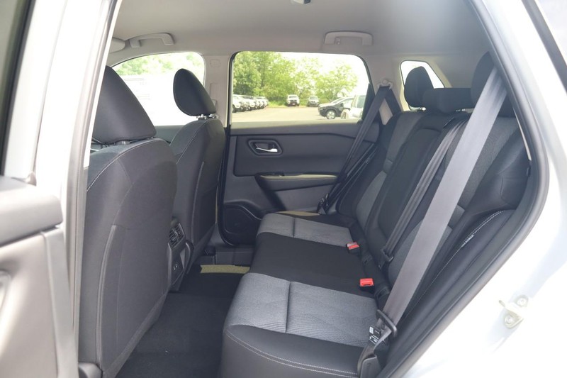 Nissan Rogue Vehicle Image 21