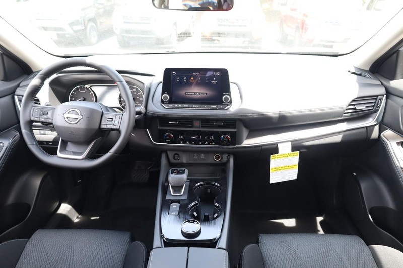 Nissan Rogue Vehicle Image 23