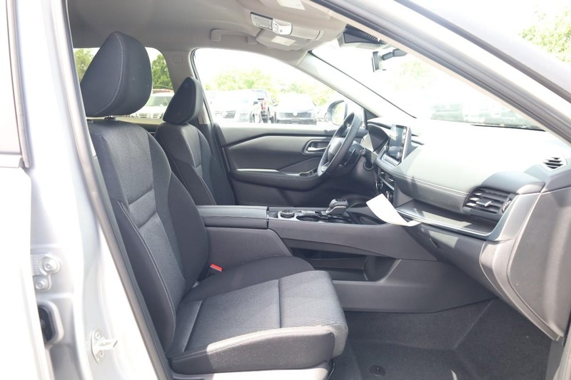Nissan Rogue Vehicle Image 25