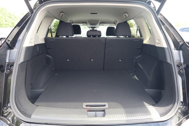 Nissan Rogue Vehicle Image 07