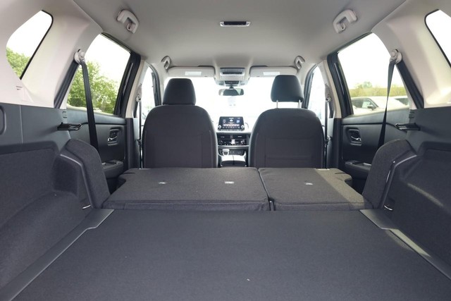Nissan Rogue Vehicle Image 08