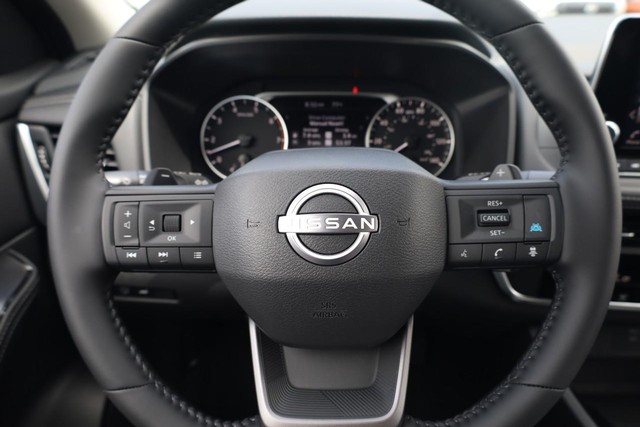 Nissan Rogue Vehicle Image 09