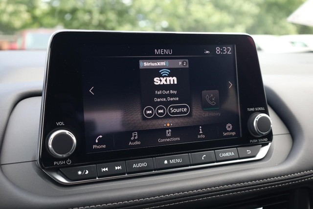 Nissan Rogue Vehicle Image 12