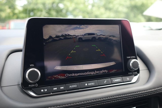 Nissan Rogue Vehicle Image 13