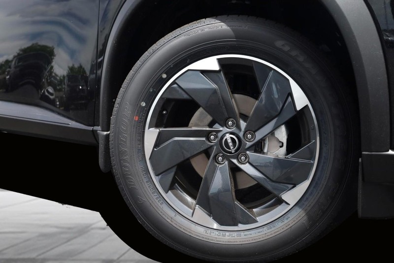 Nissan Rogue Vehicle Image 03