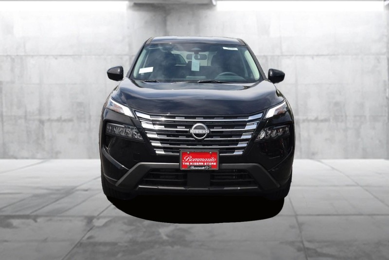 Nissan Rogue Vehicle Image 04